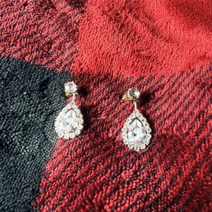 SHEIN Silver Teardrop Crystal Earrings